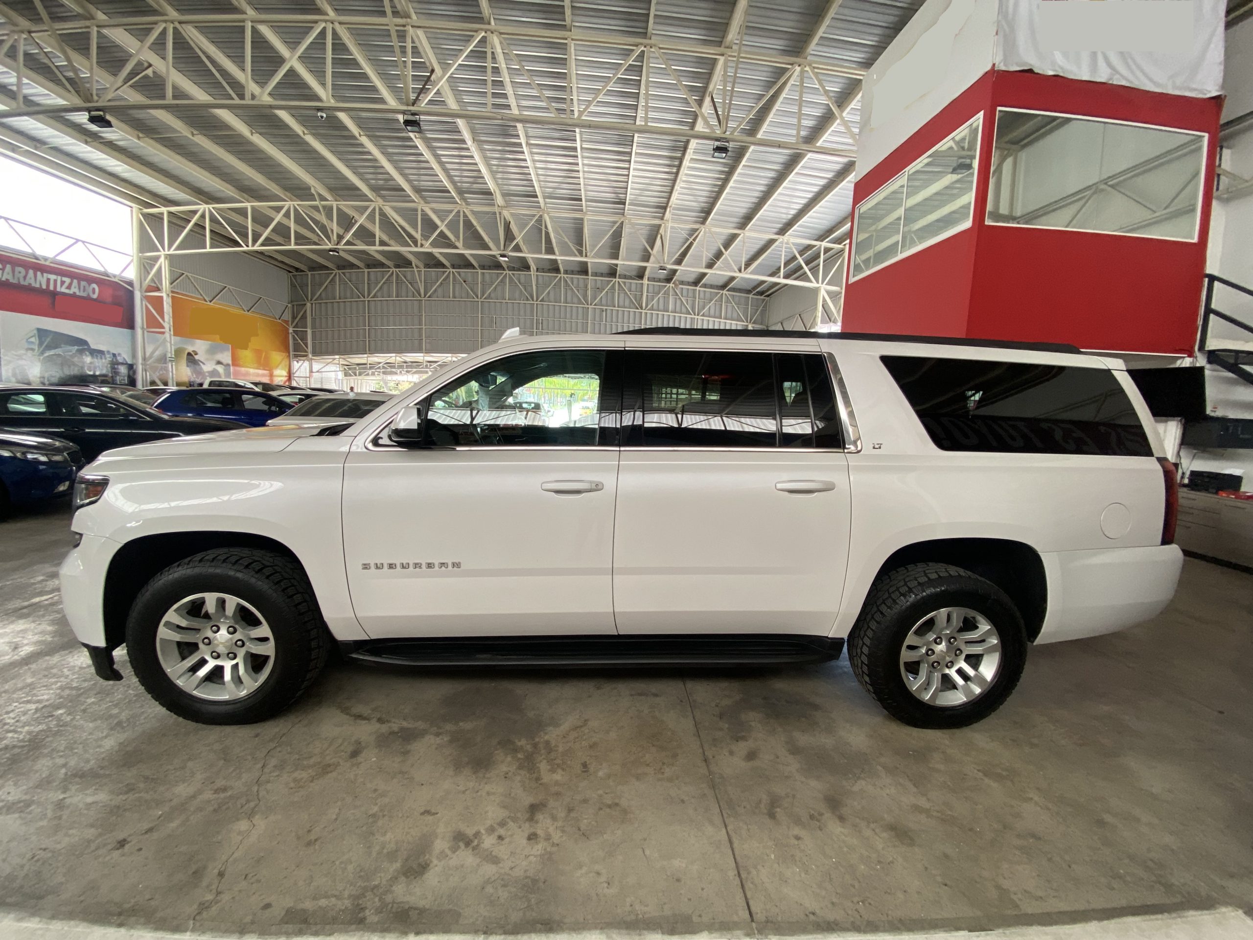 SUBURBAN 2019 LT. 8 PASAJEROS