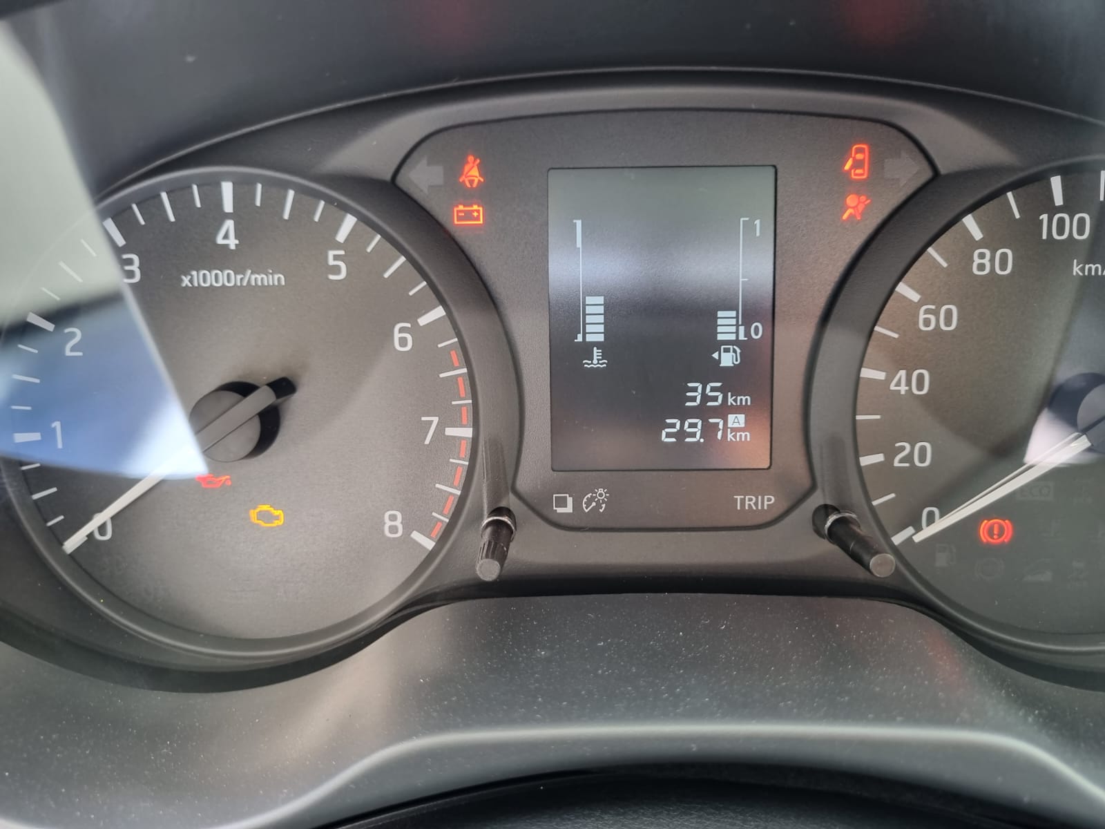 NISSAN NP300 2023