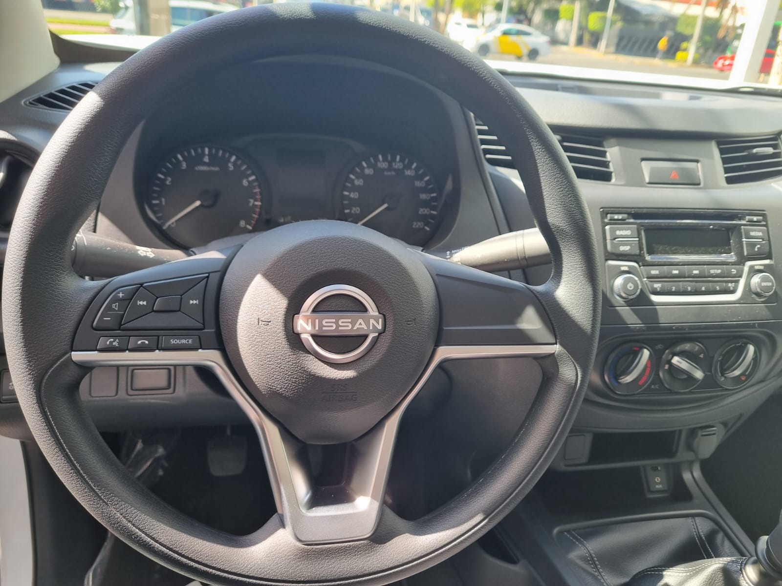 NISSAN NP300 2023