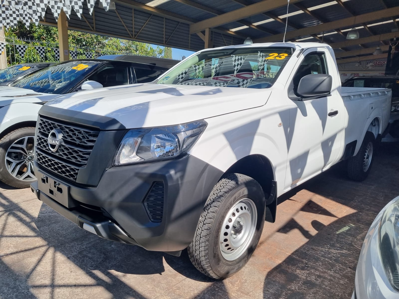 NISSAN NP300 2023