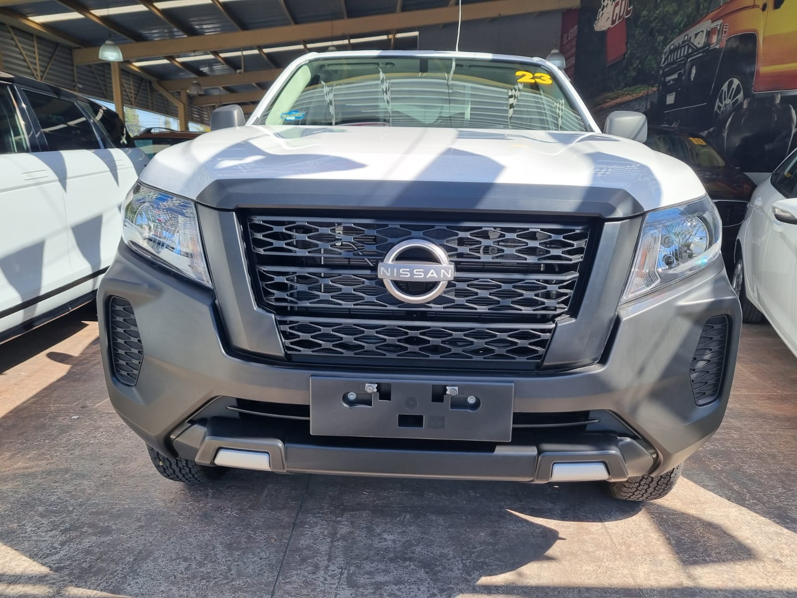 NISSAN NP300 2023