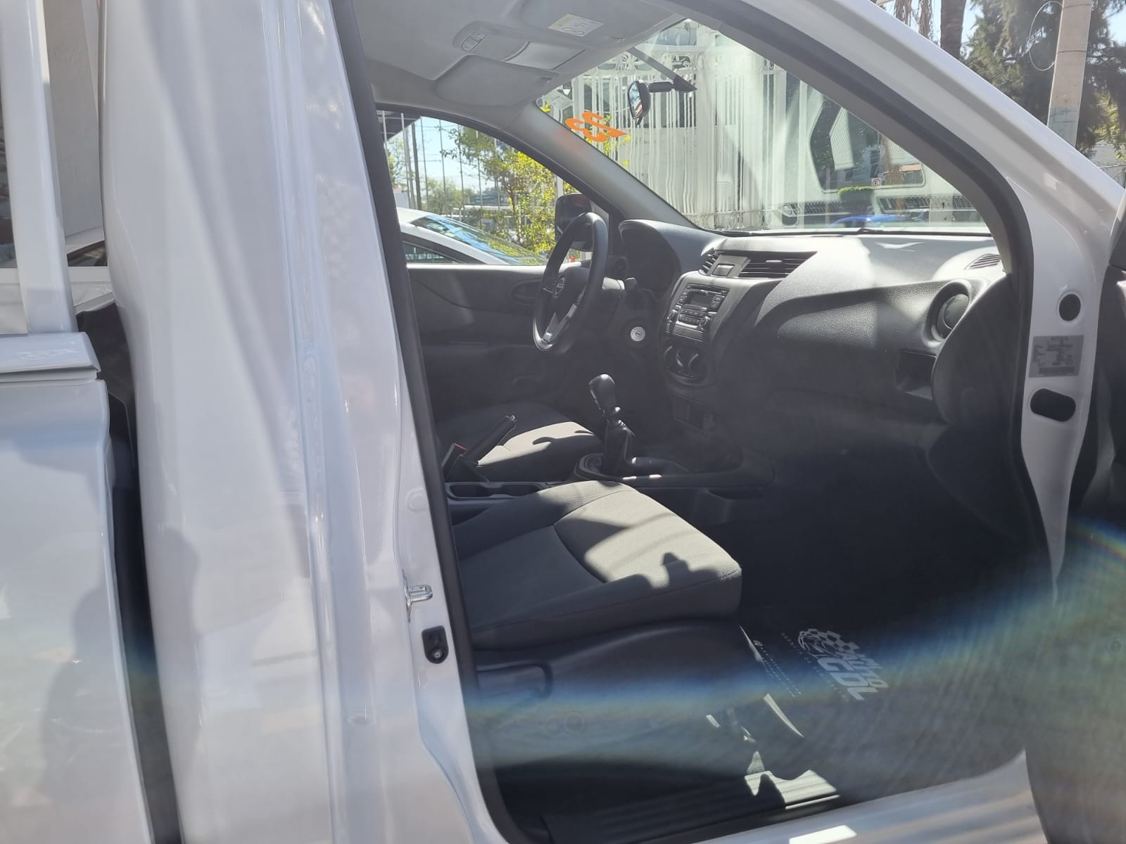 NISSAN NP300 2023