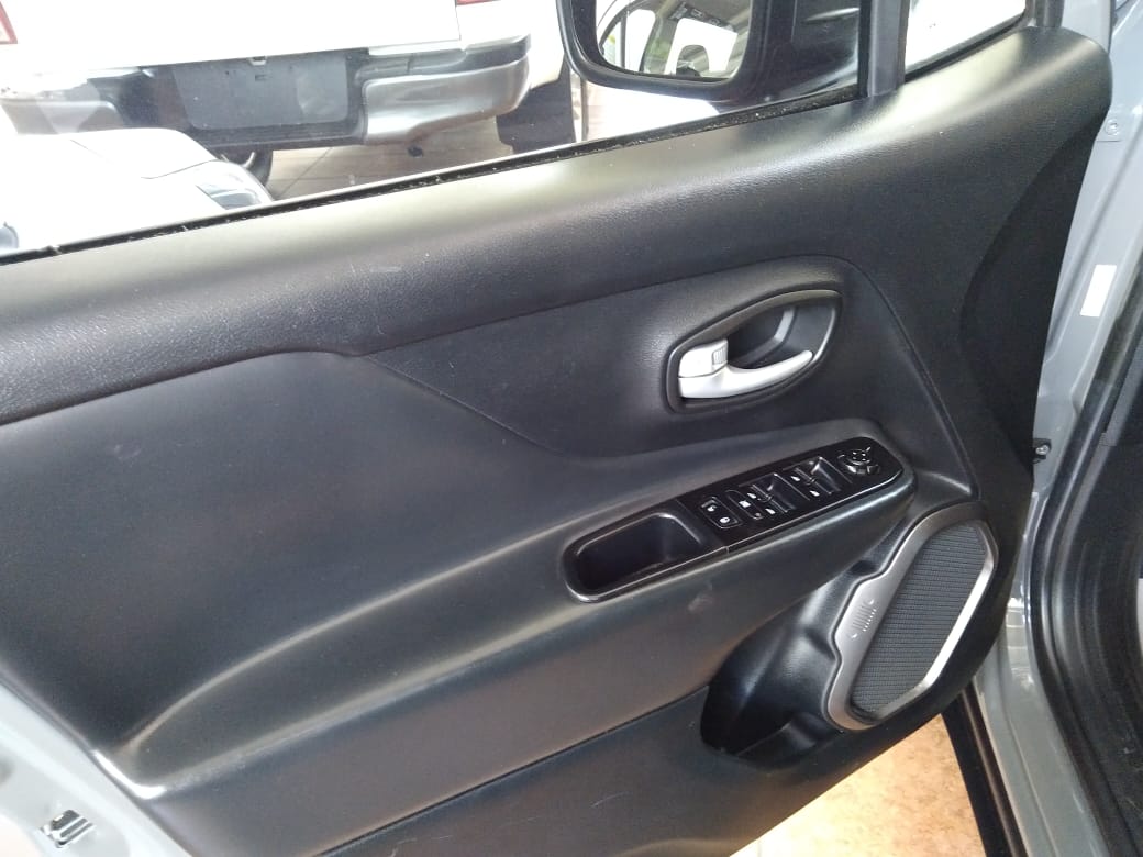 JEEP RENEGADE LATITUDE 2023