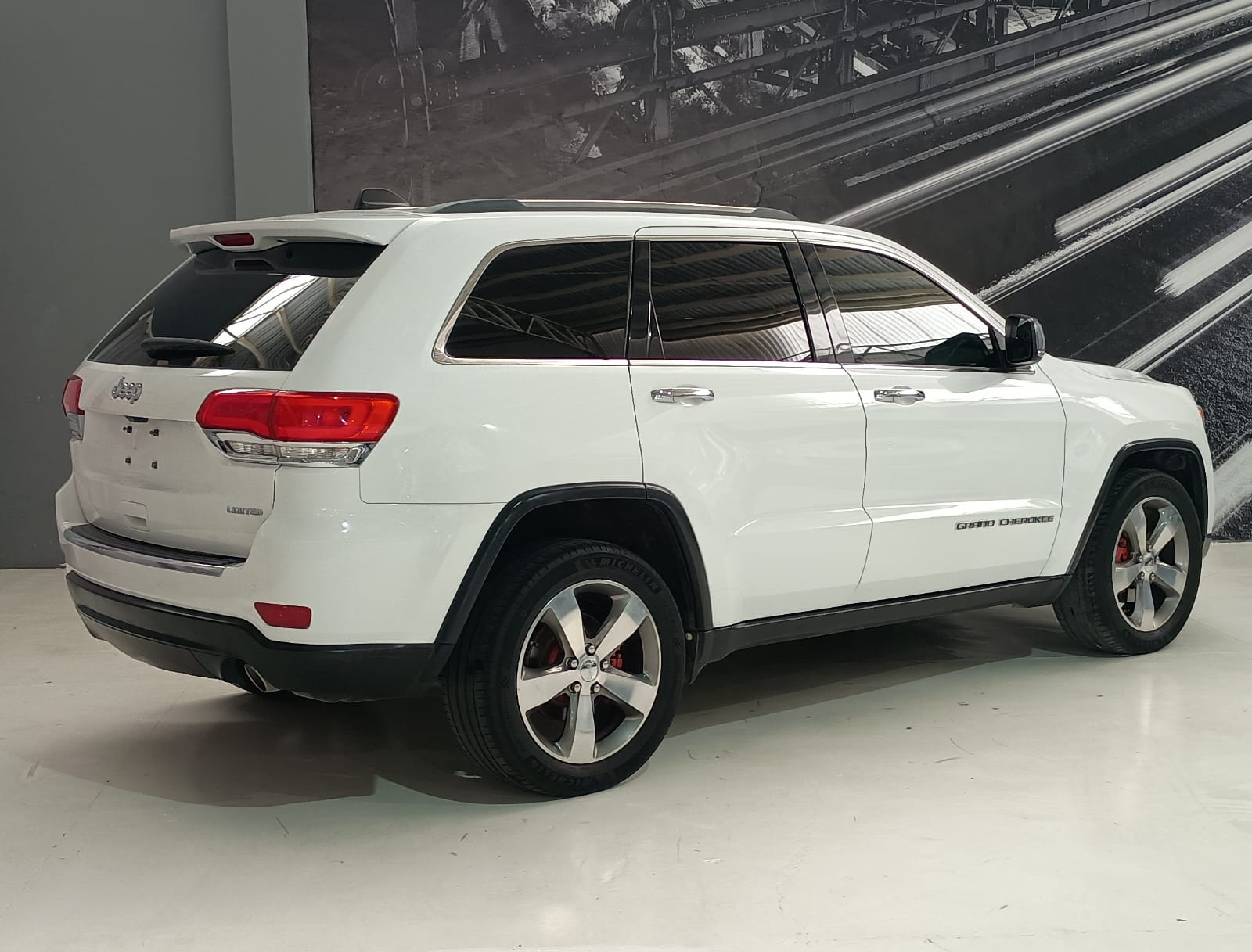 JEEP GRAND CHEROKEE 2015 LUJO LIMITED