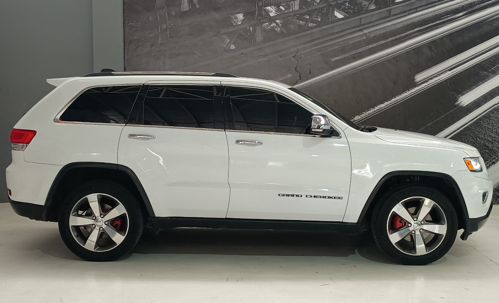 JEEP GRAND CHEROKEE 2015 LUJO LIMITED