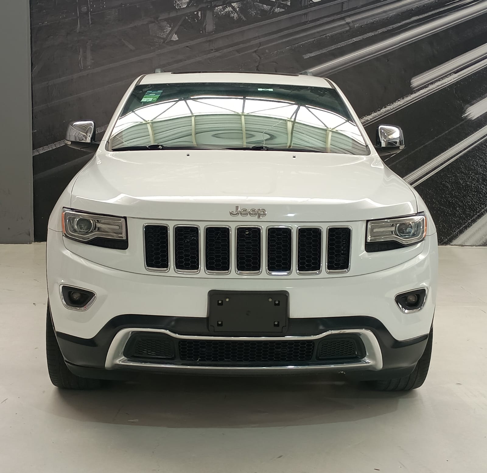 JEEP GRAND CHEROKEE 2015 LUJO LIMITED