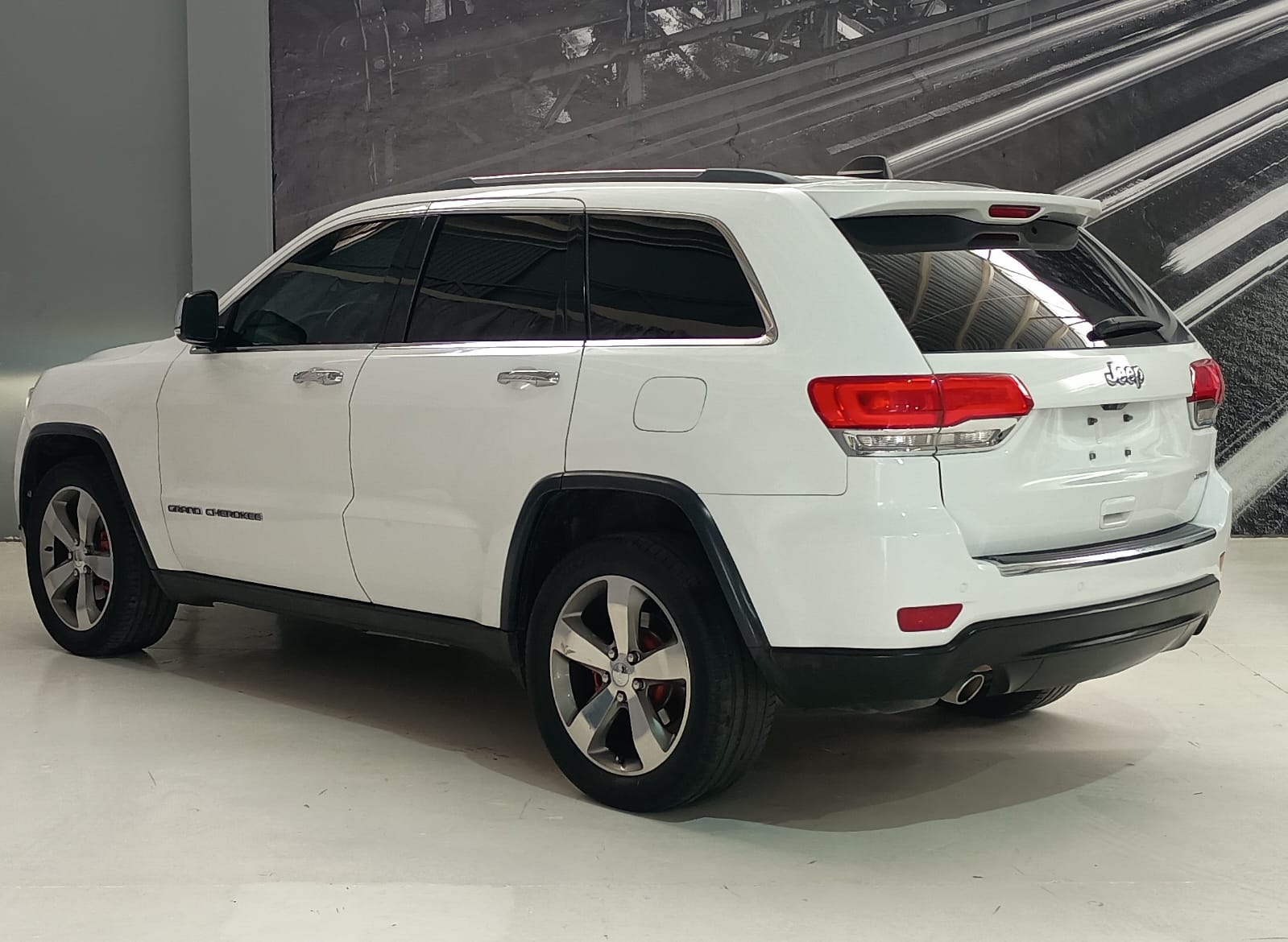 JEEP GRAND CHEROKEE 2015 LUJO LIMITED