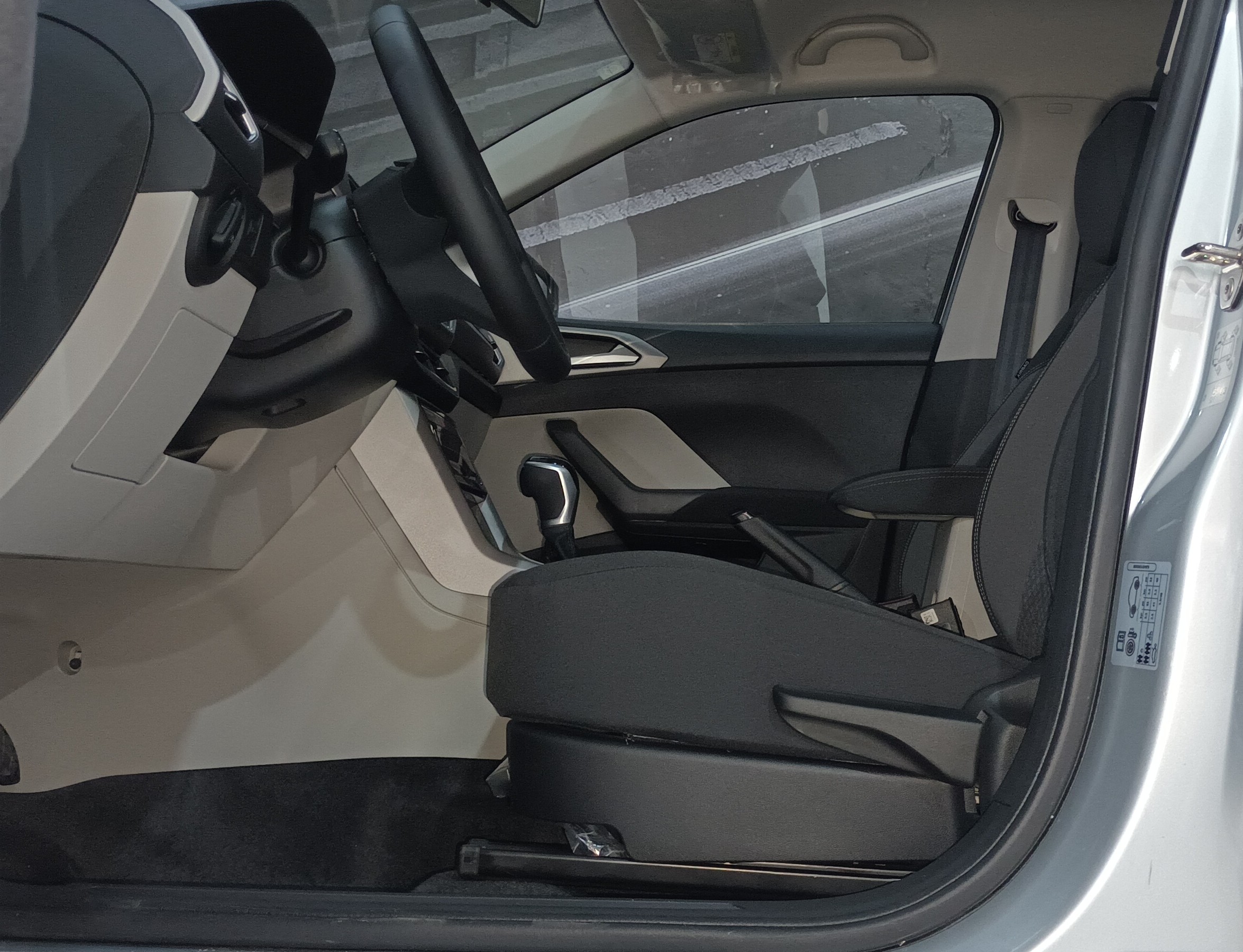 VOLKSWAGEN TAIGUN COMFORTLINE 2025