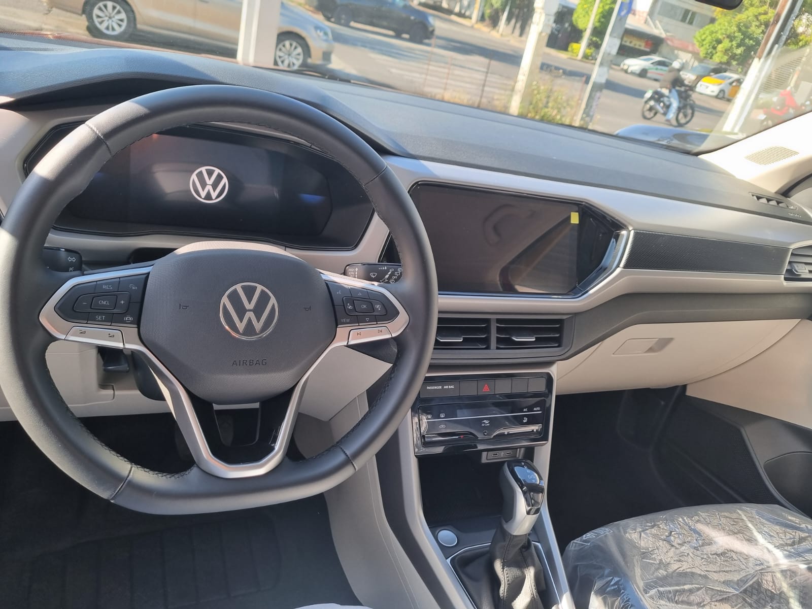 VOLKSWAGEN TAIGUN CONFORTLINE 2024