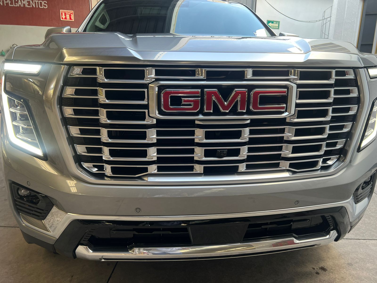 GMC YUKON DENALI 2025