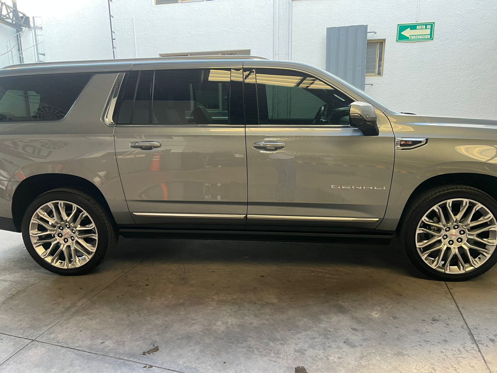 GMC YUKON DENALI 2025