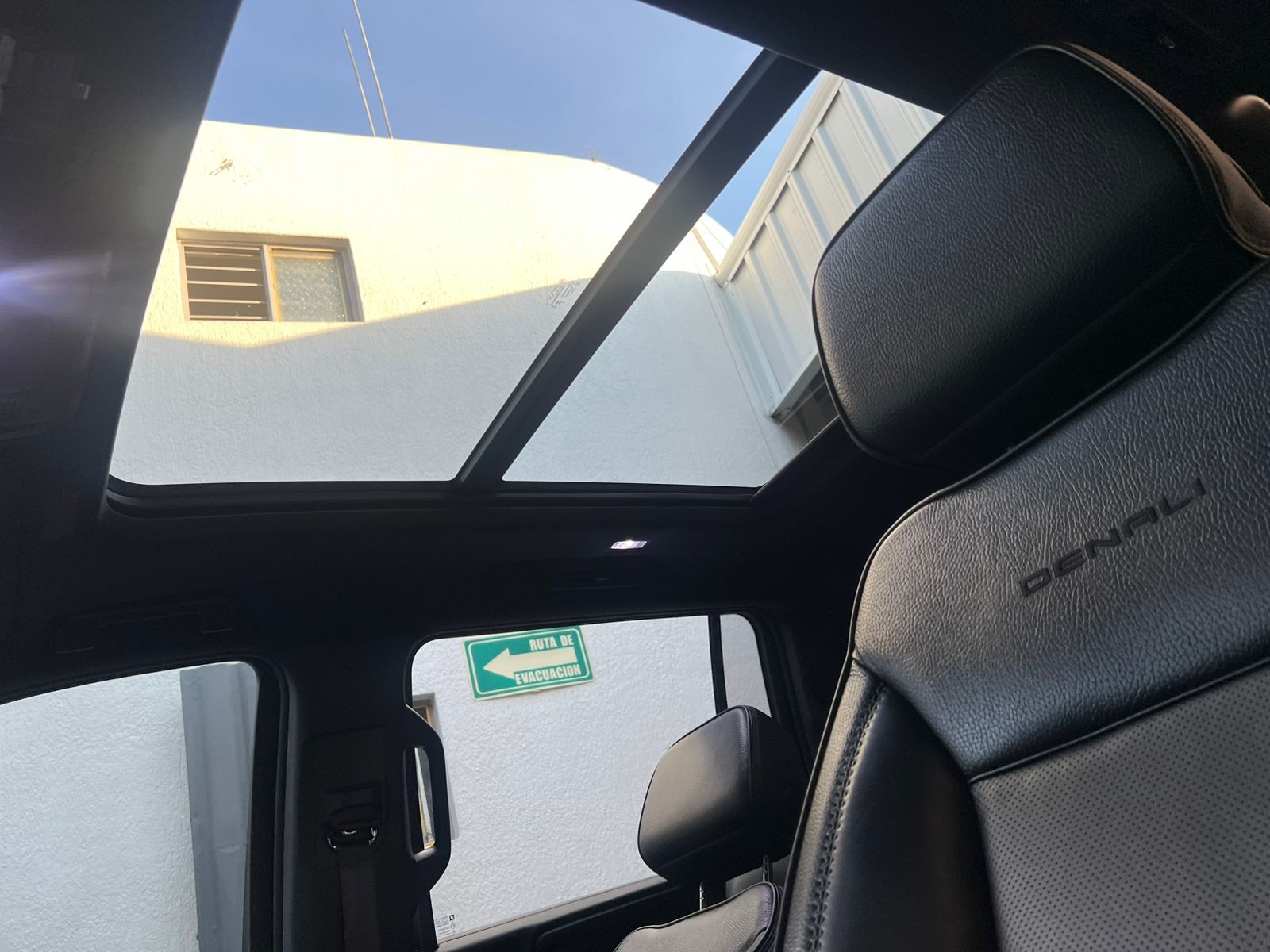 GMC YUKON DENALI 2025