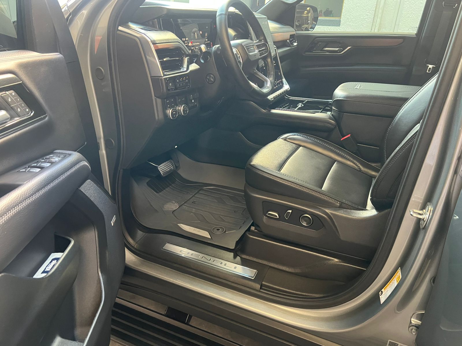 GMC YUKON DENALI 2025