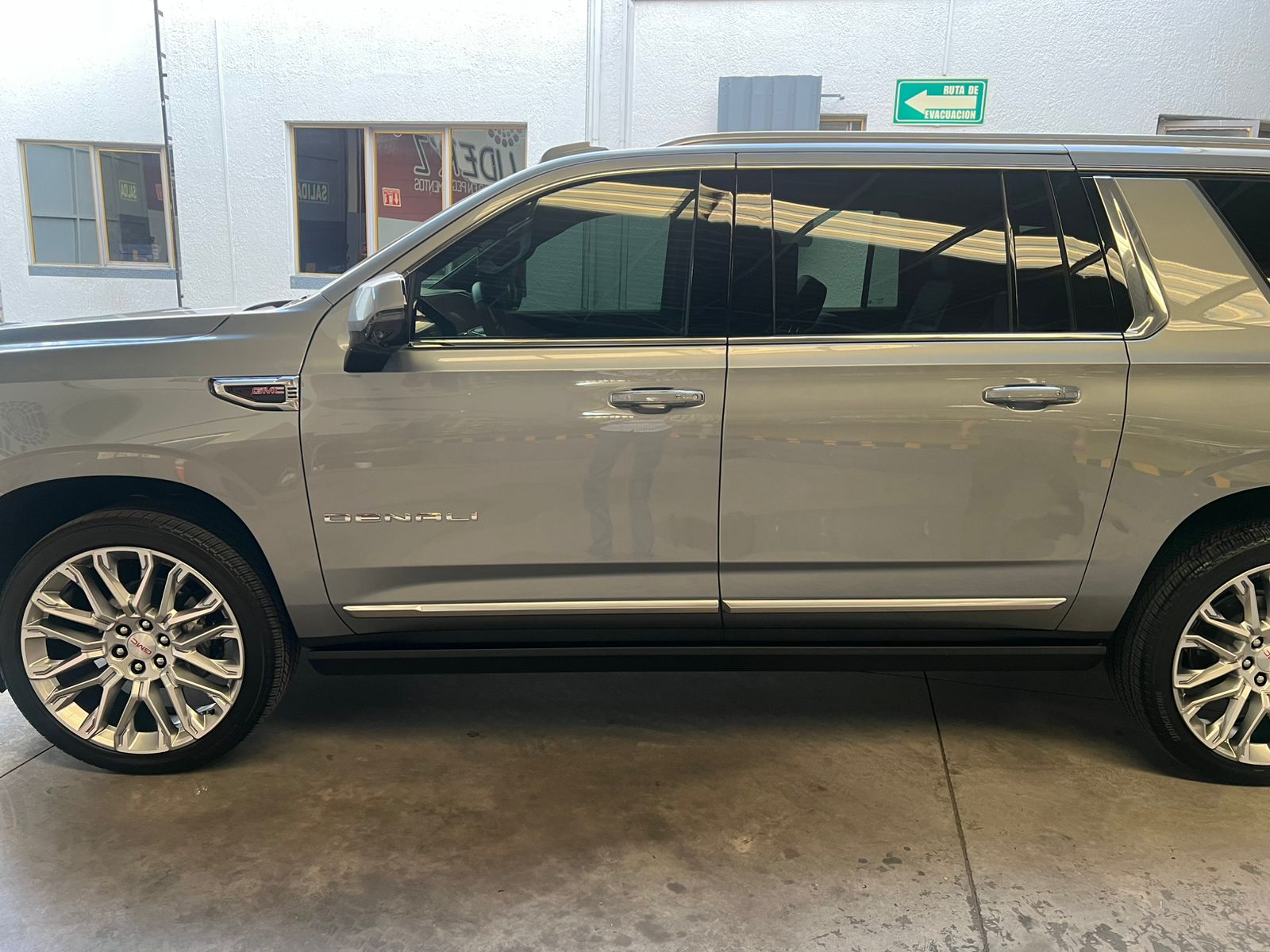 GMC YUKON DENALI 2025