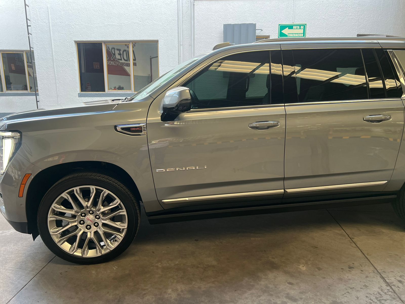 GMC YUKON DENALI 2025