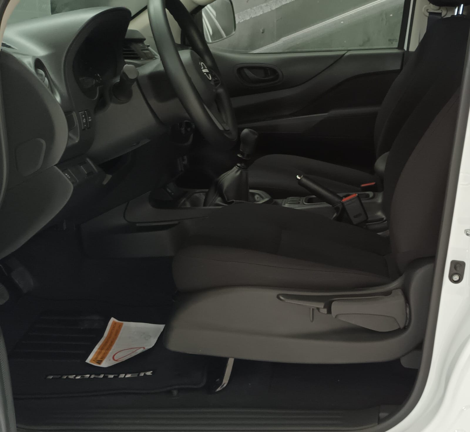 NISSAN FRONTIER SE 2026