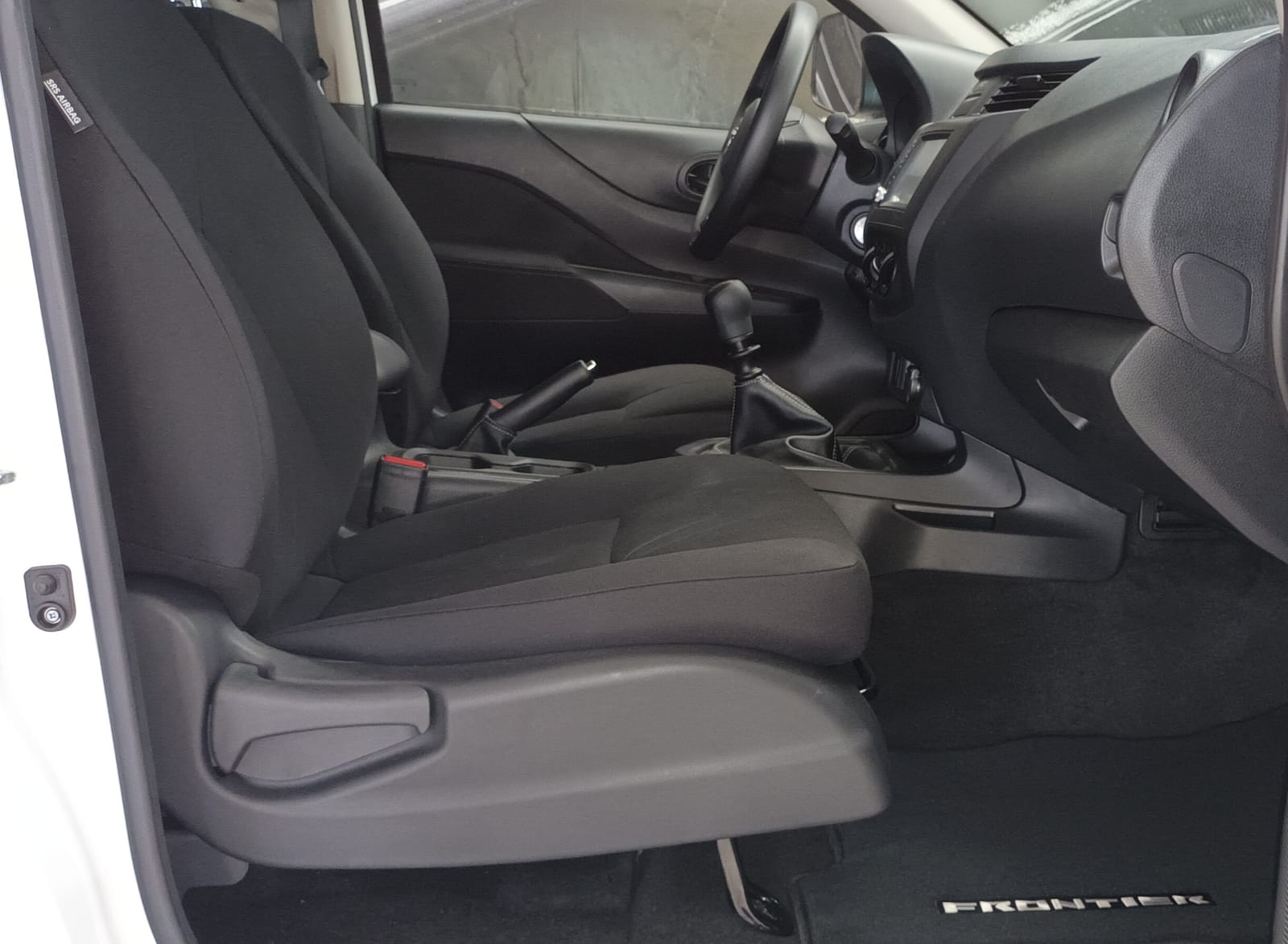 NISSAN FRONTIER SE 2026