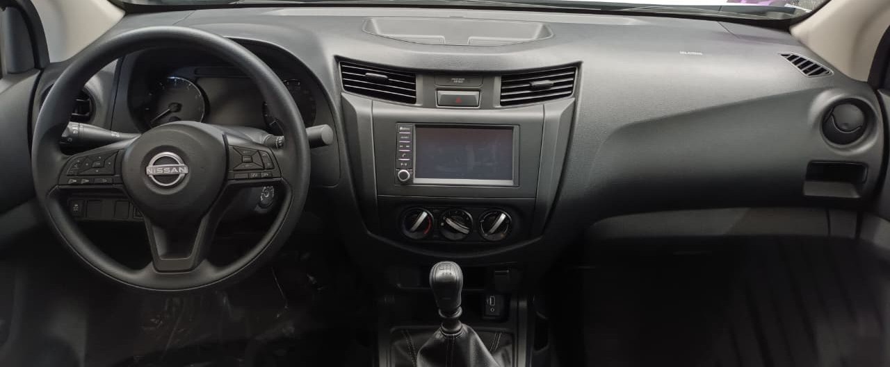 NISSAN NP300  2026