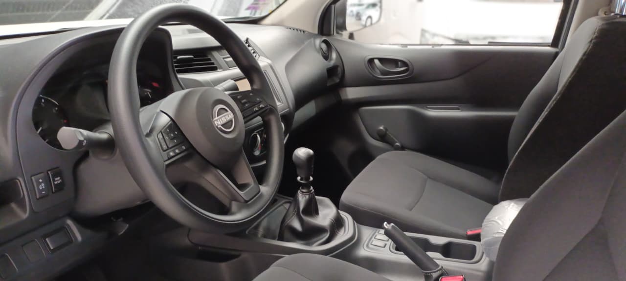 NISSAN NP300  2026
