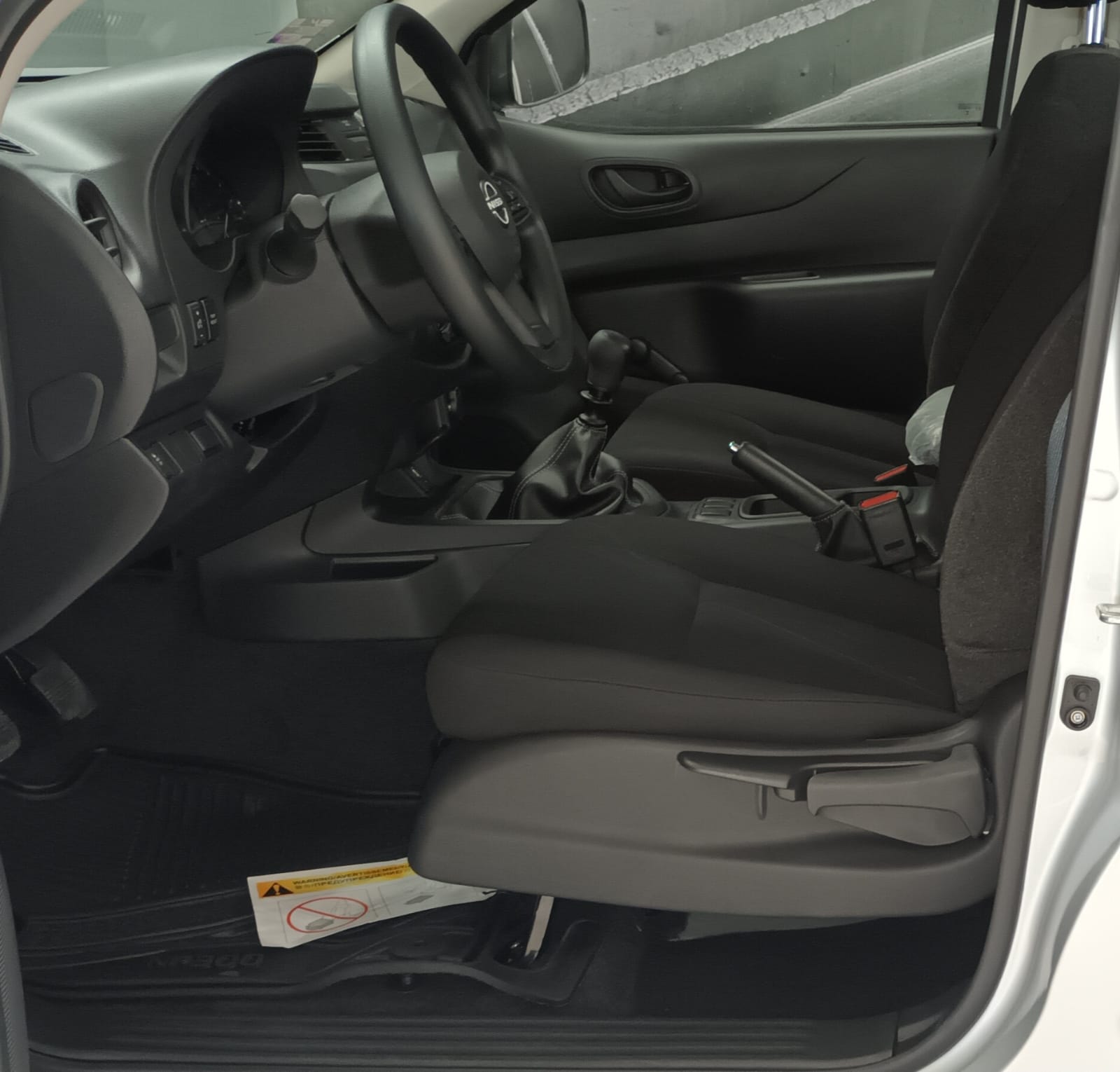 NISSAN NP300  2026