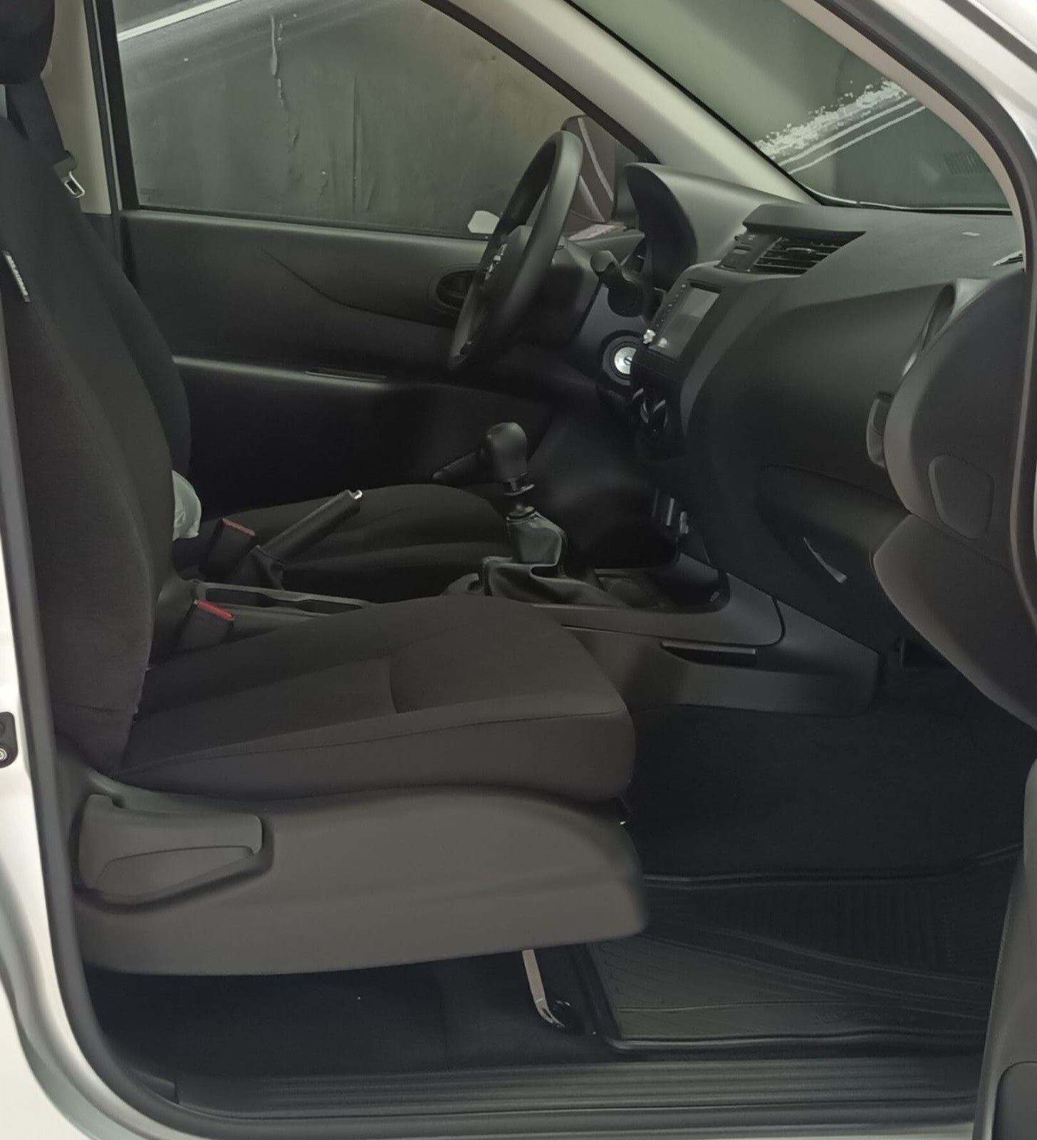 NISSAN NP300  2026