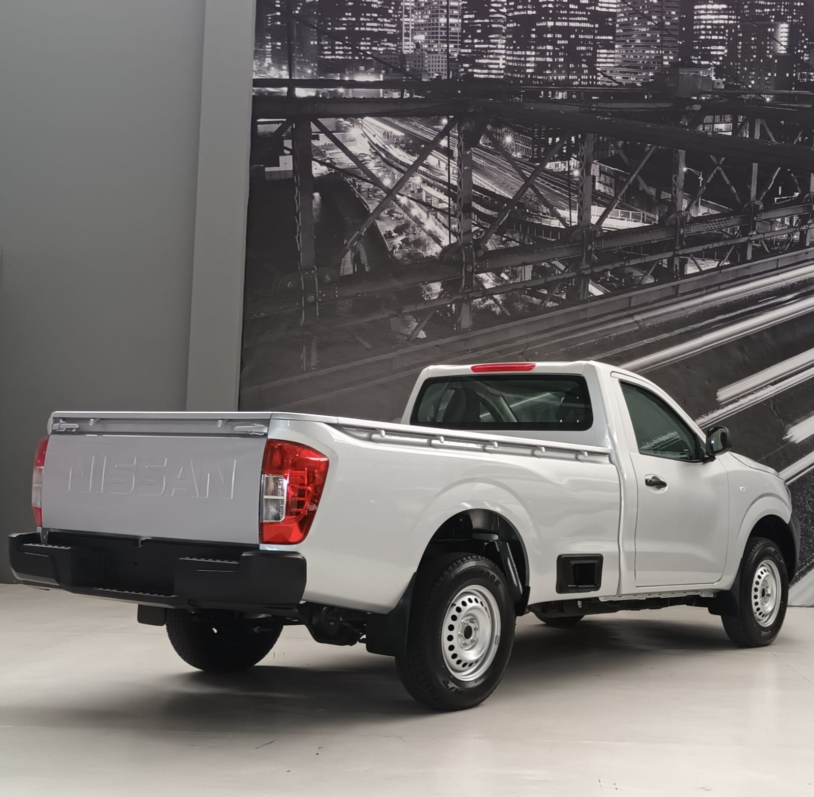 NISSAN NP300  2026
