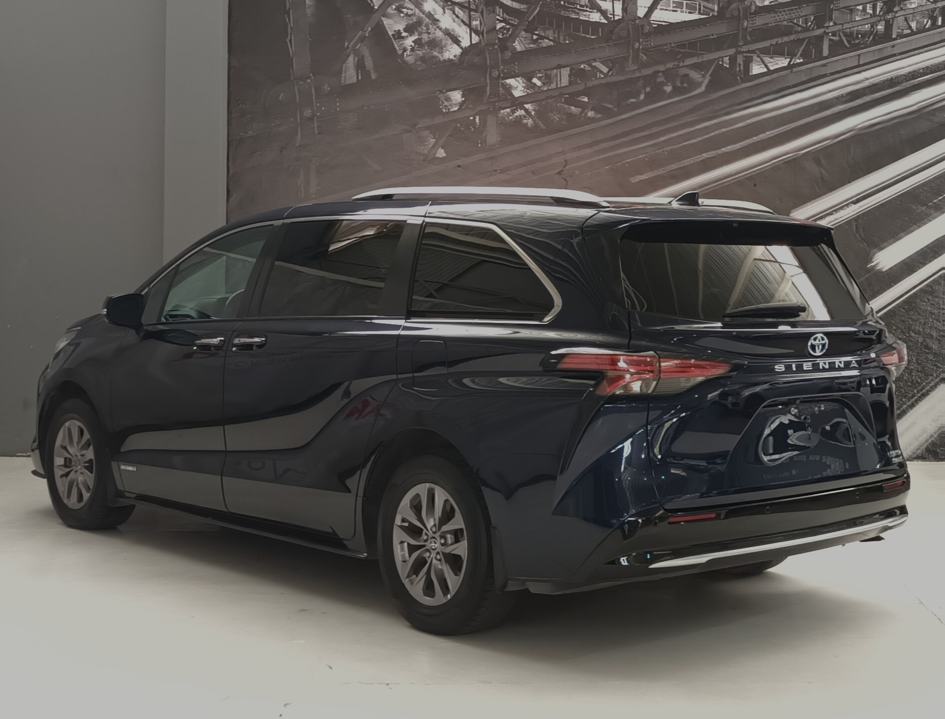 TOYOTA SIENNA LIMITED HEV 2021