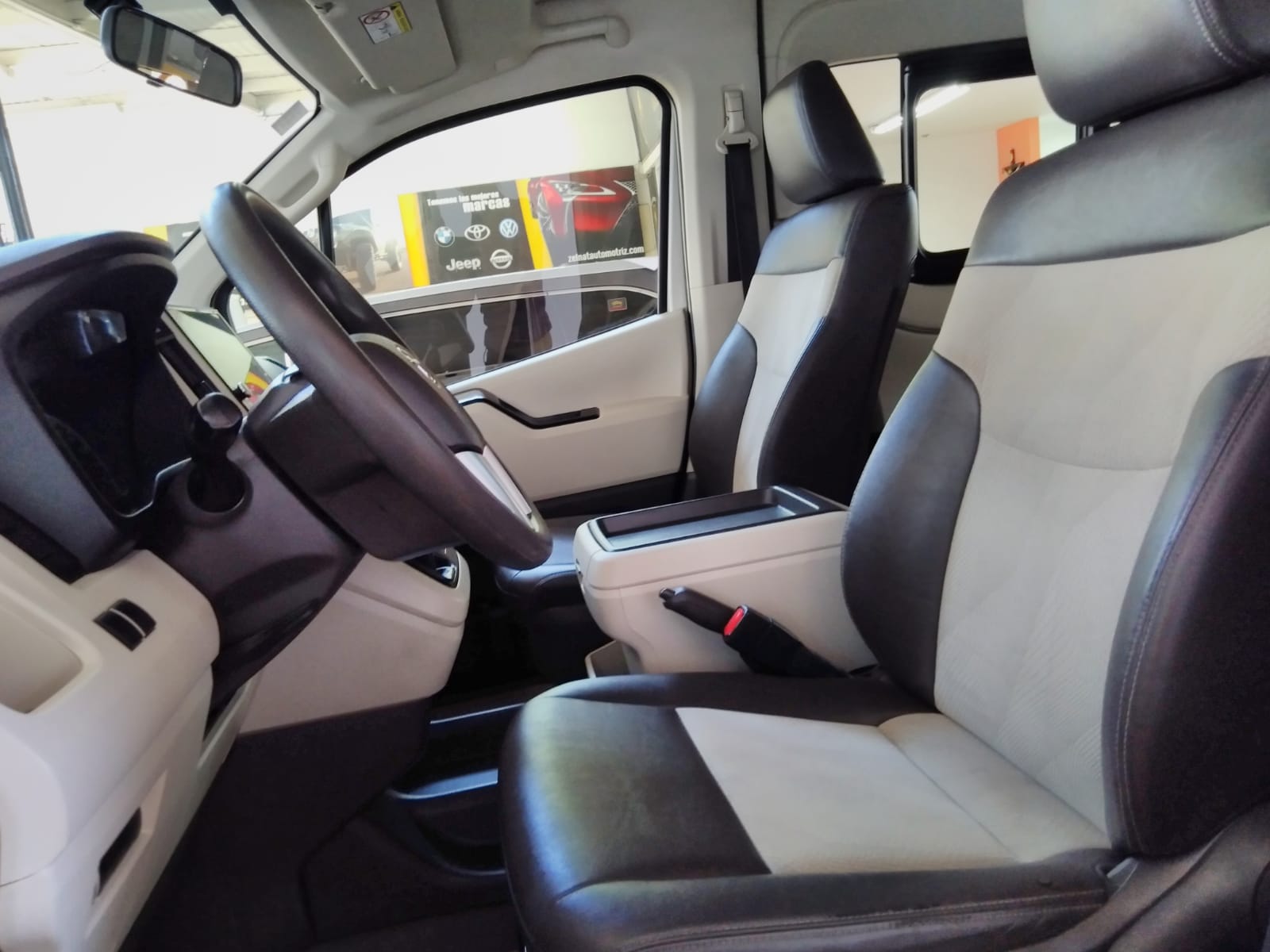 TOYOTA HIACE VAN 2024