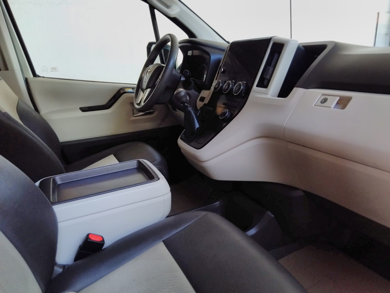 TOYOTA HIACE VAN 2024