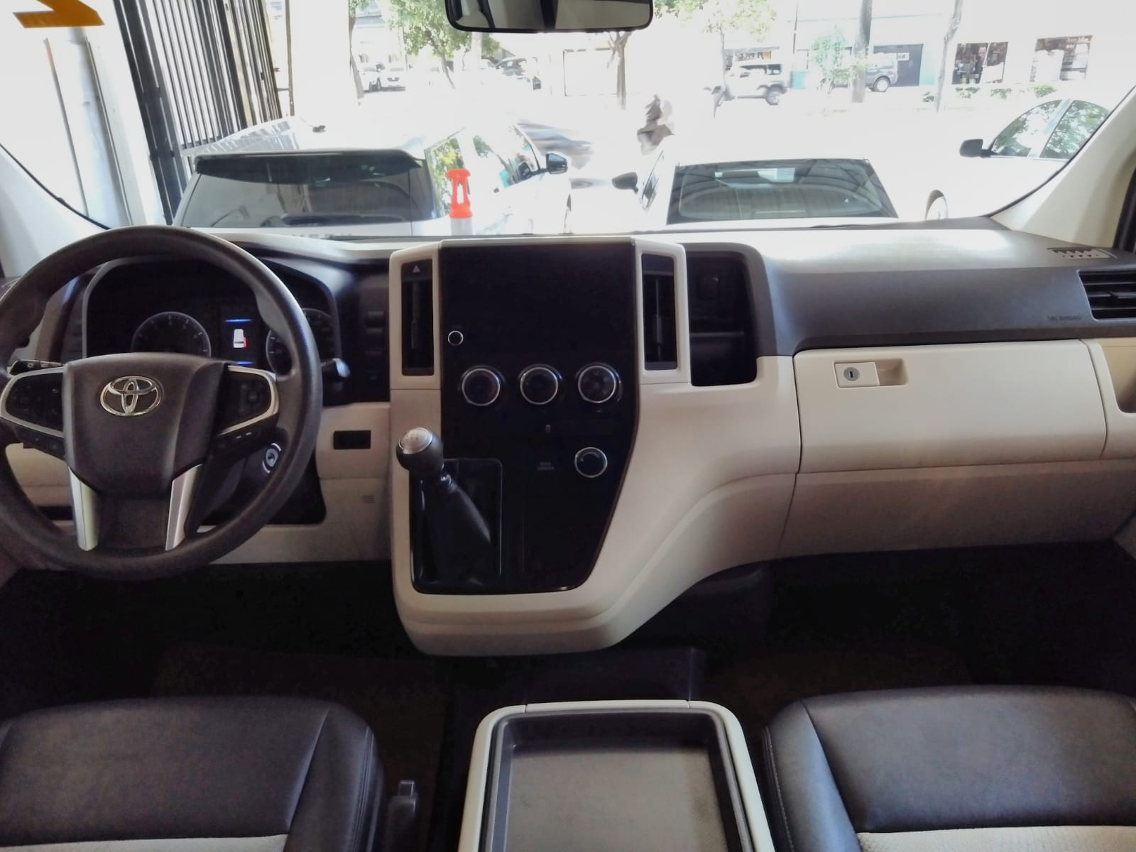 TOYOTA HIACE VAN 2024