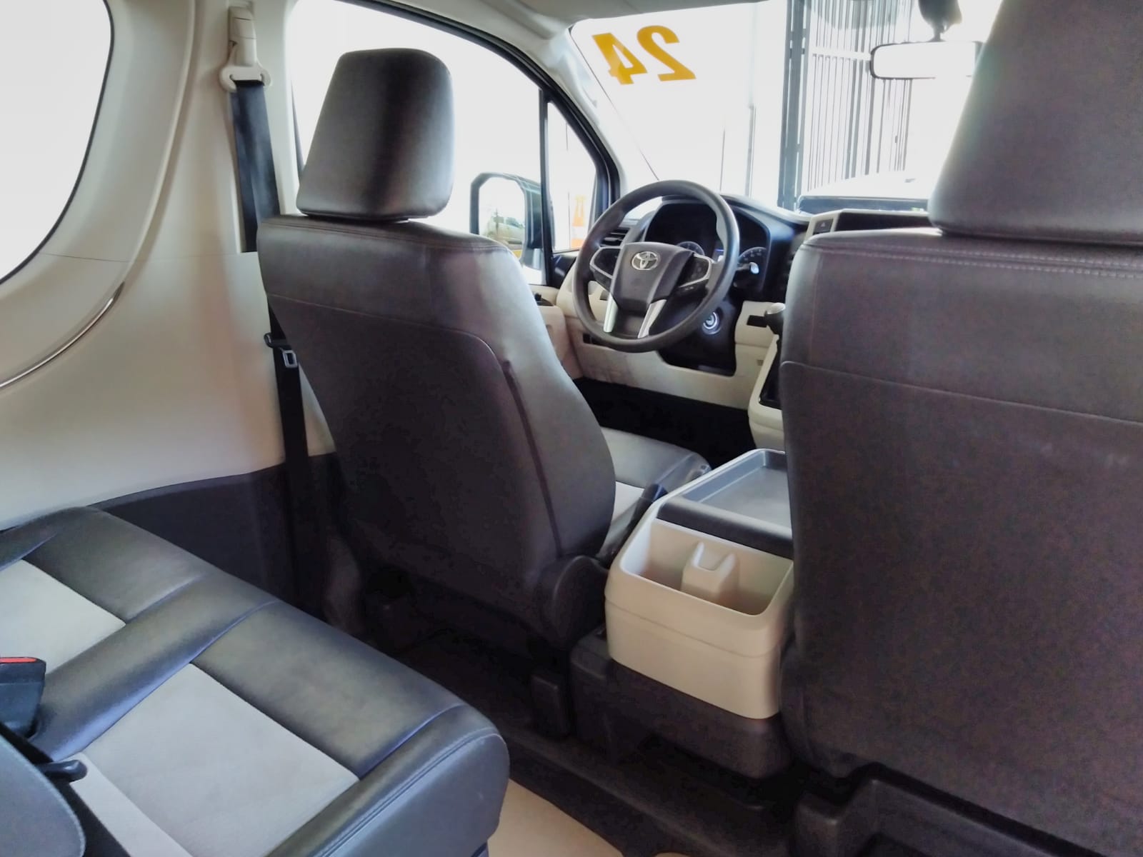 TOYOTA HIACE VAN 2024