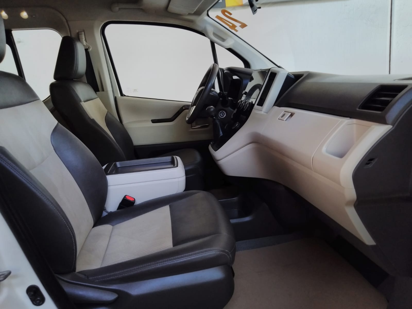 TOYOTA HIACE VAN 2024