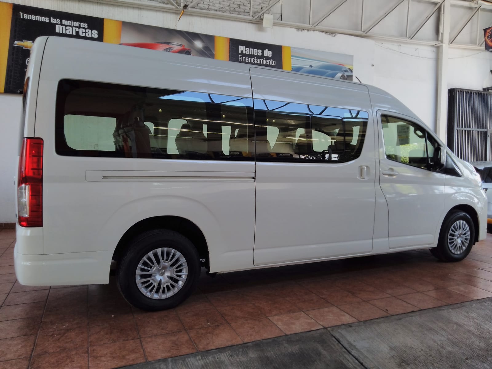 TOYOTA HIACE VAN 2024