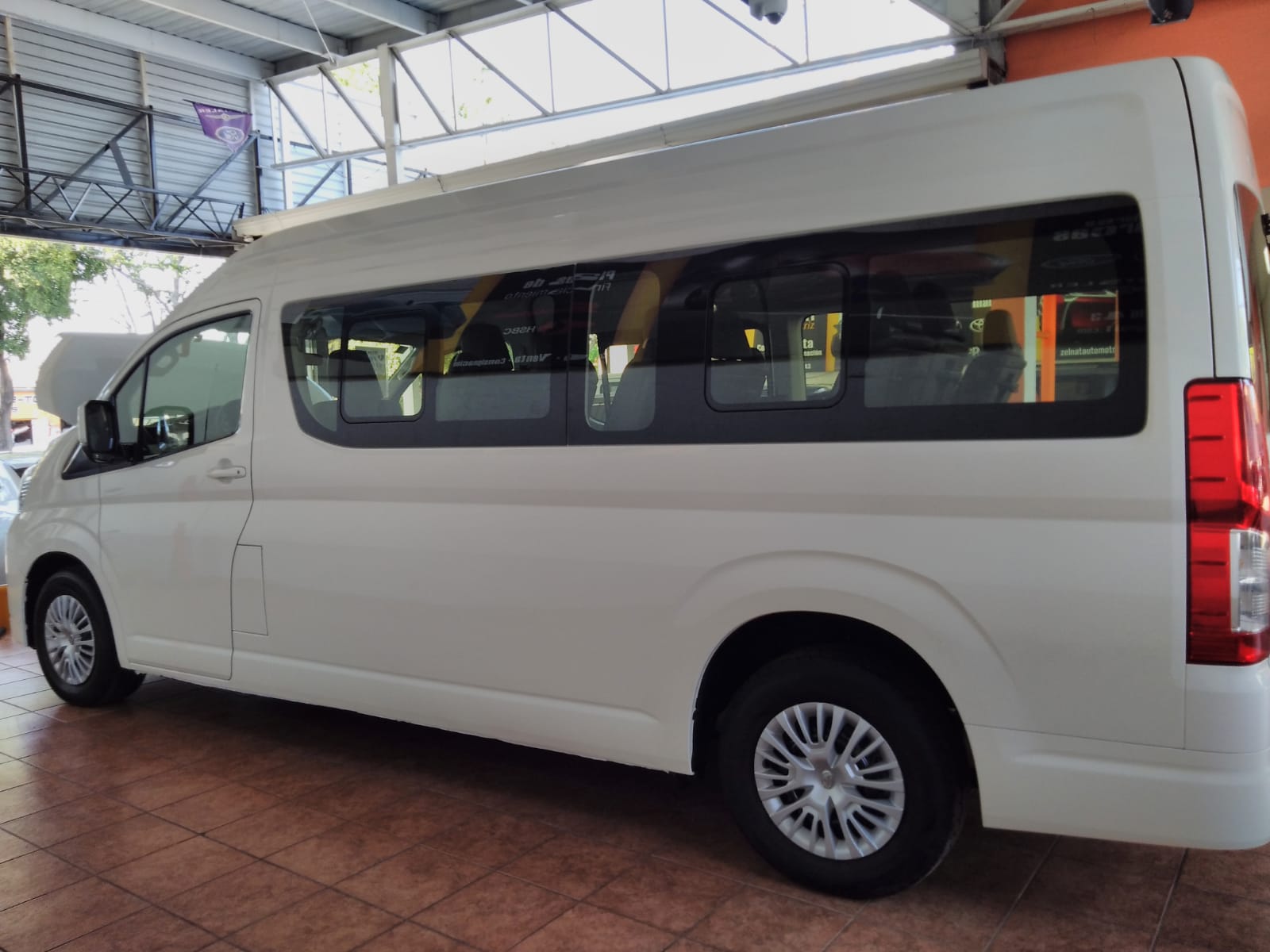 TOYOTA HIACE VAN 2024