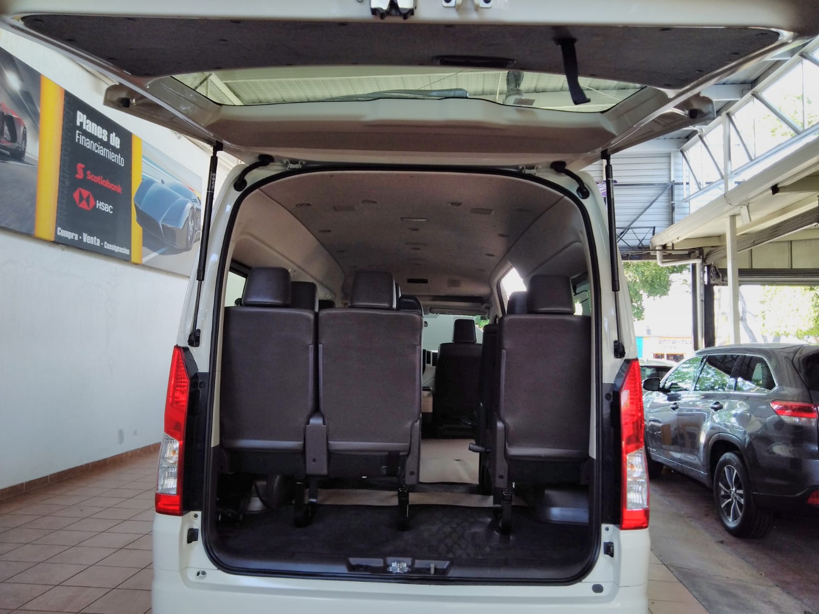 TOYOTA HIACE VAN 2024
