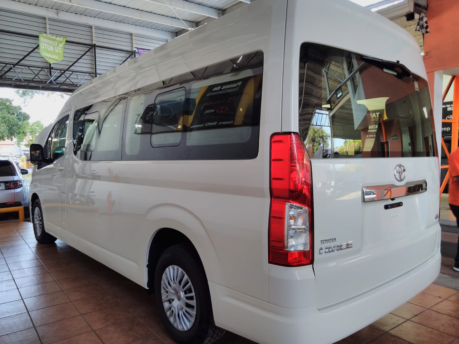 TOYOTA HIACE VAN 2024